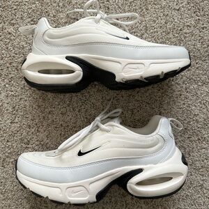 White Nike Air Max Portal